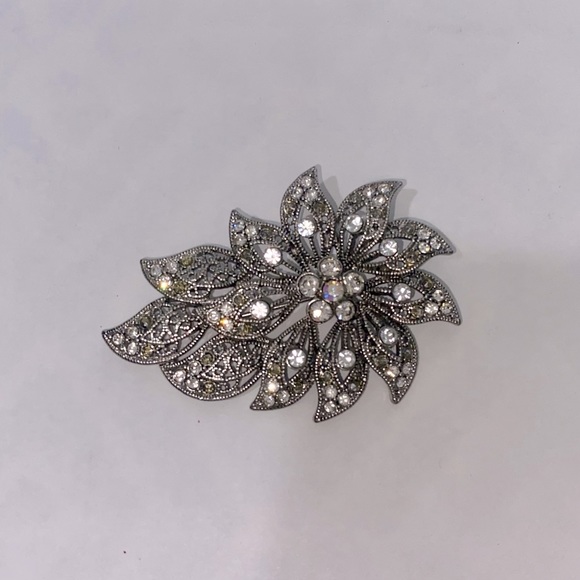 Broche Clip De Revers Strass Art Déco - En Métal Et Verre, Style Antique Argenté